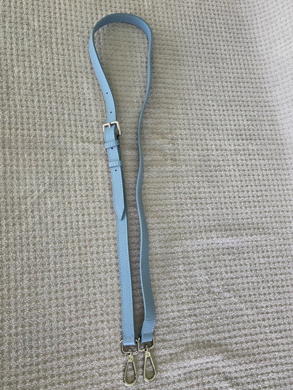 Iswee Genuine Leather Handbag Featuring a Top Handle Design - Robin Egg Blue - Picture 9 of 16